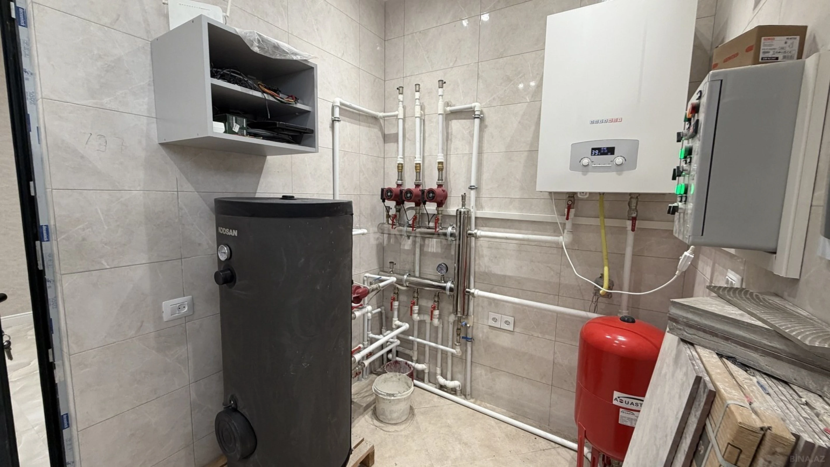 Satılır 6 otaqlı həyət evi 350 m²