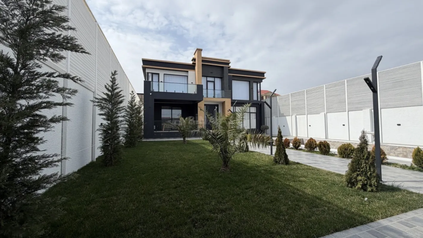Satılır 6 otaqlı həyət evi 350 m²