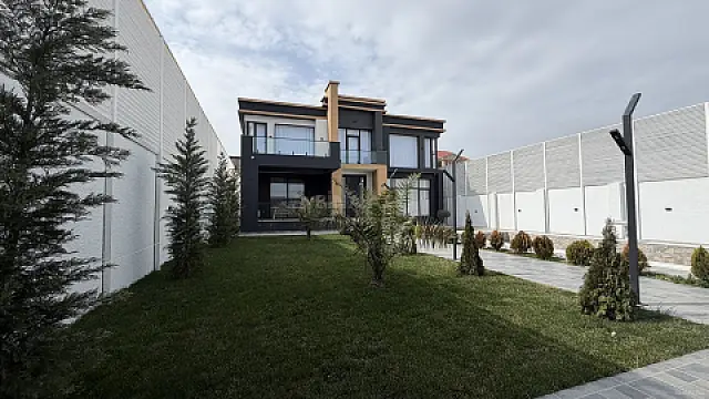 Satılır 6 otaqlı həyət evi 350 m²
