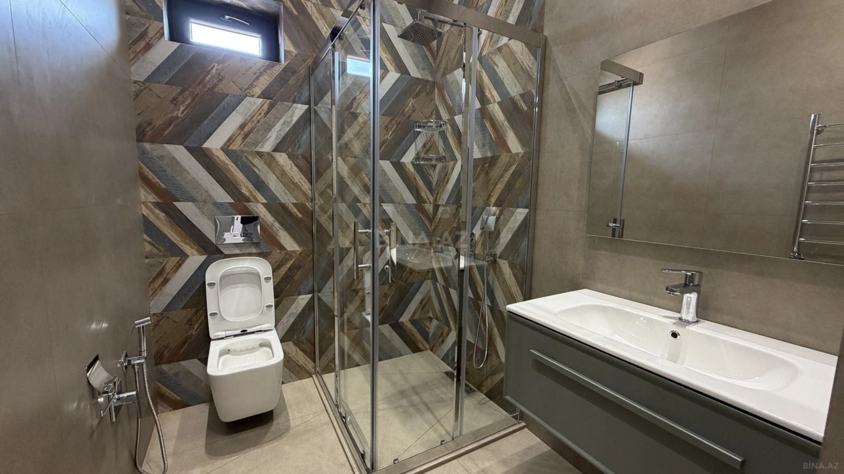 Satılır 6 otaqlı həyət evi 350 m²