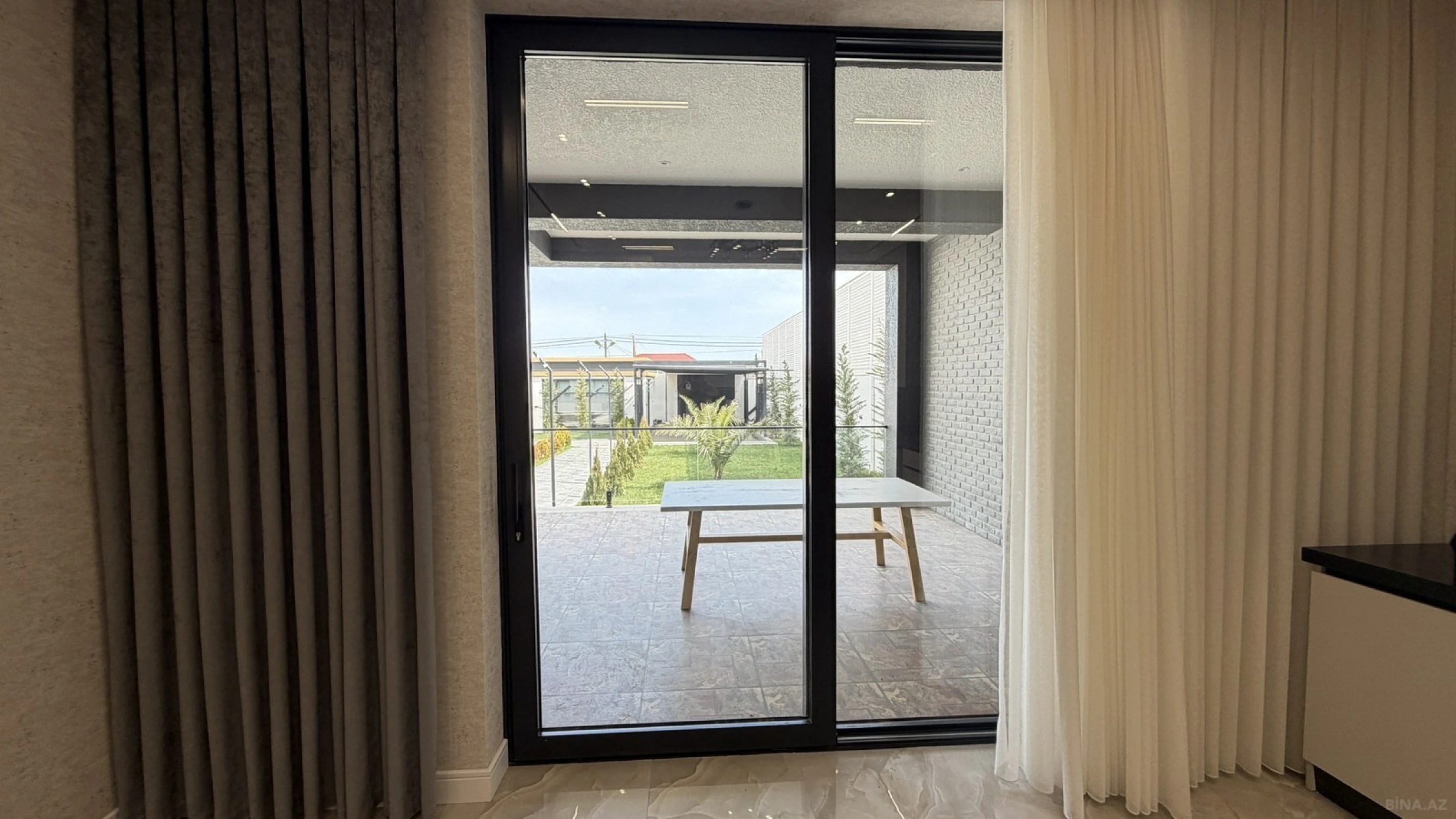 Satılır 6 otaqlı həyət evi 350 m²