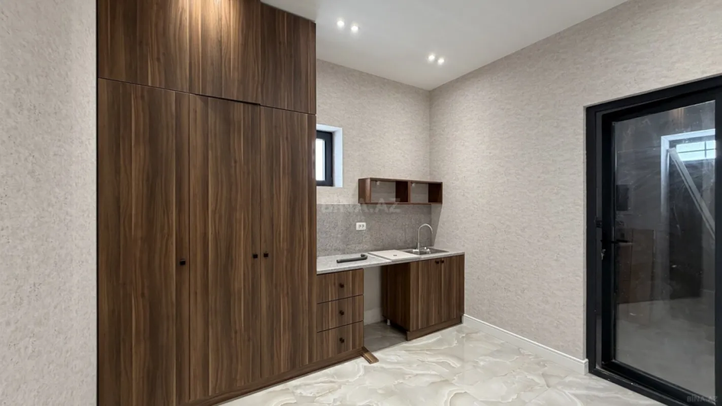 Satılır 6 otaqlı həyət evi 350 m²