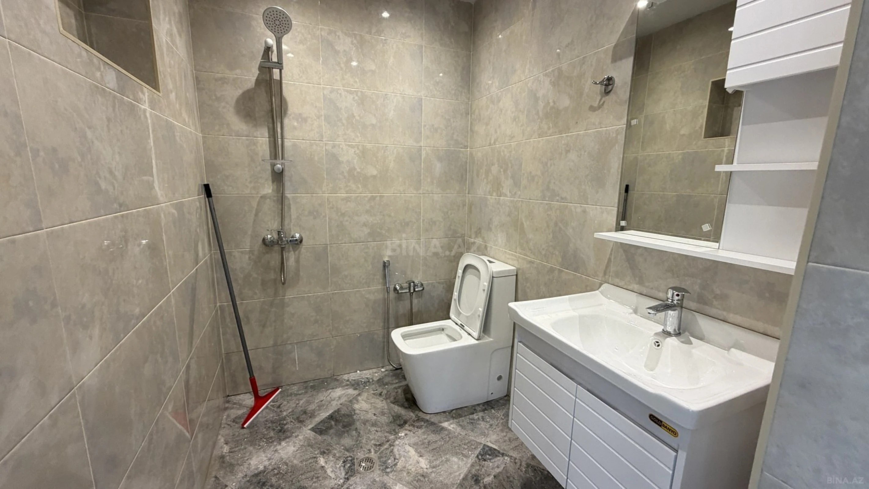 Satılır 6 otaqlı həyət evi 350 m²