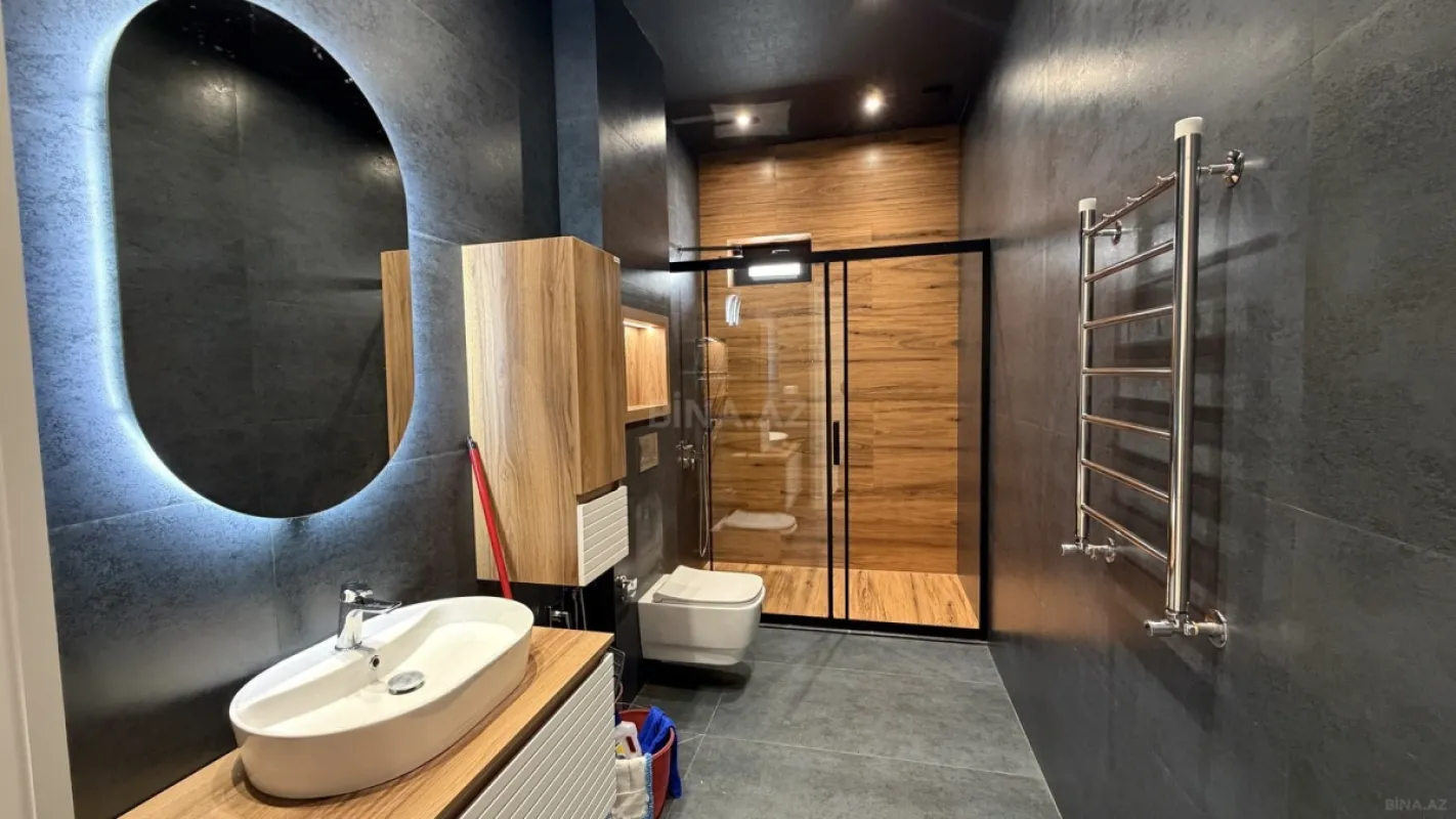 Satılır 6 otaqlı həyət evi 350 m²