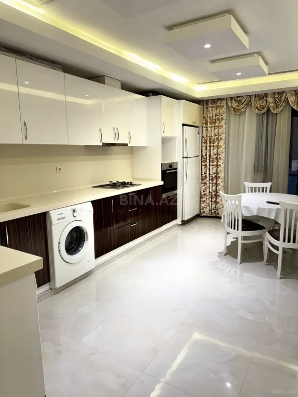 Kirayə verilir 3 otaqlı mənzil 178 m²