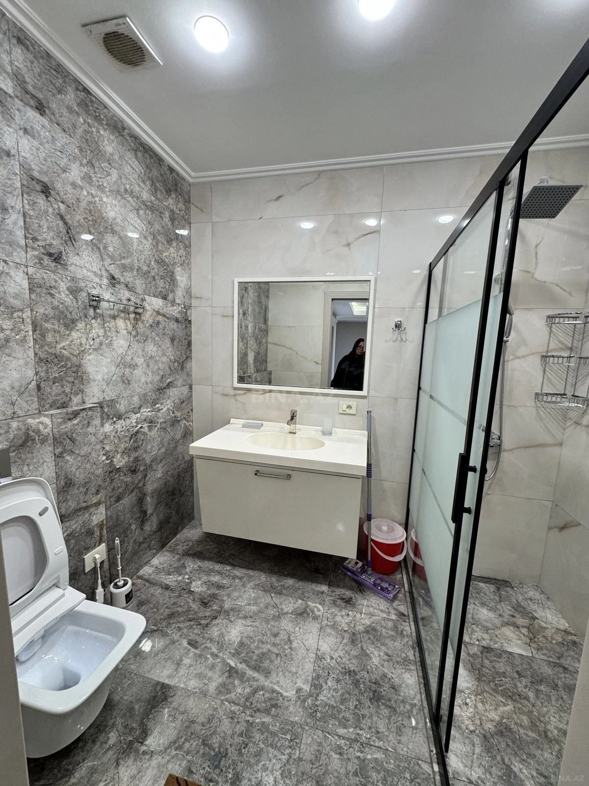 Kirayə verilir 3 otaqlı mənzil 178 m²