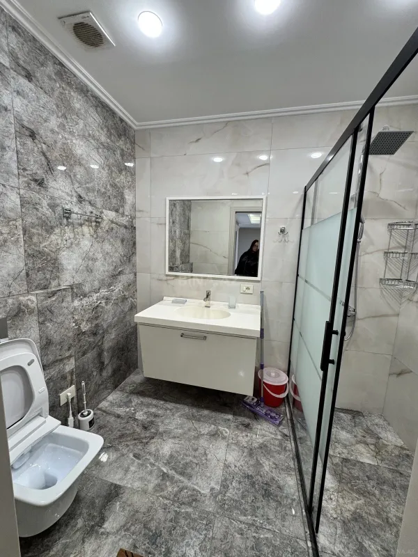 Kirayə verilir 3 otaqlı mənzil 178 m²