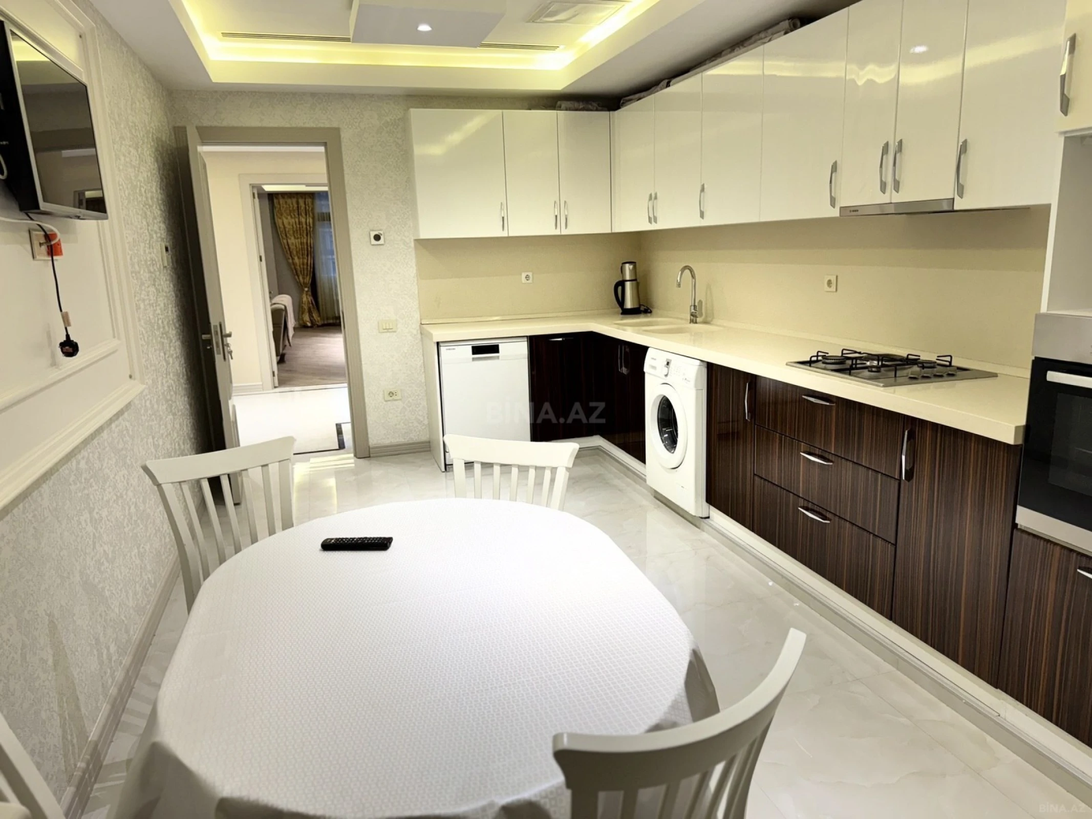 Kirayə verilir 3 otaqlı mənzil 178 m²