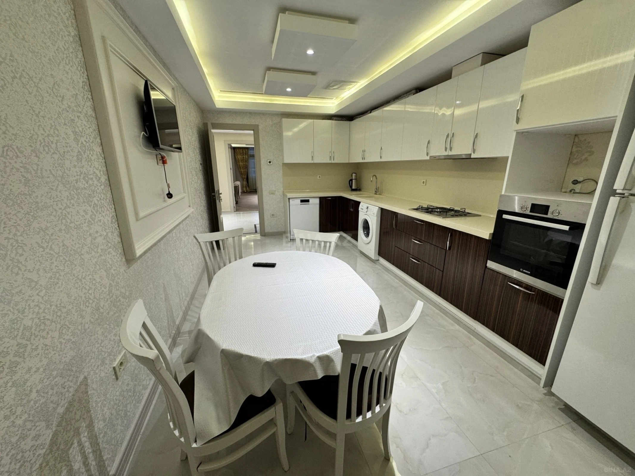 Kirayə verilir 3 otaqlı mənzil 178 m²