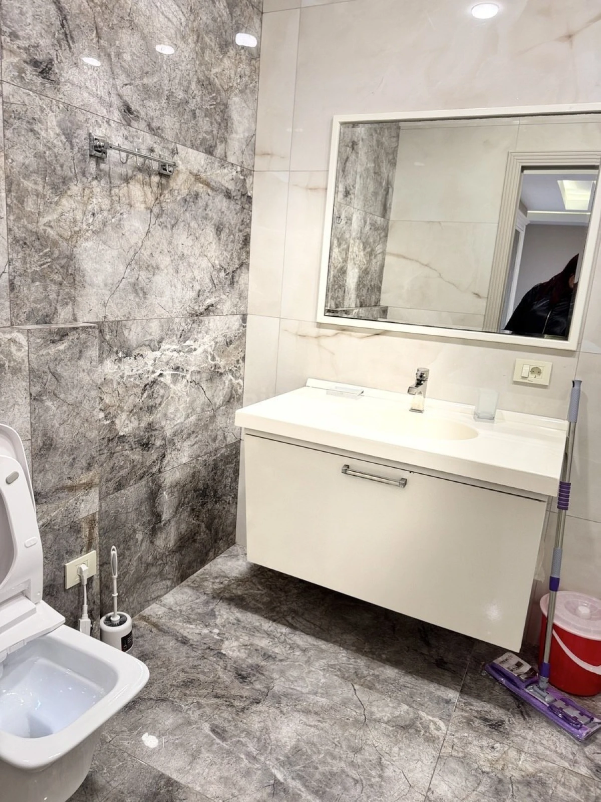 Kirayə verilir 3 otaqlı mənzil 178 m²