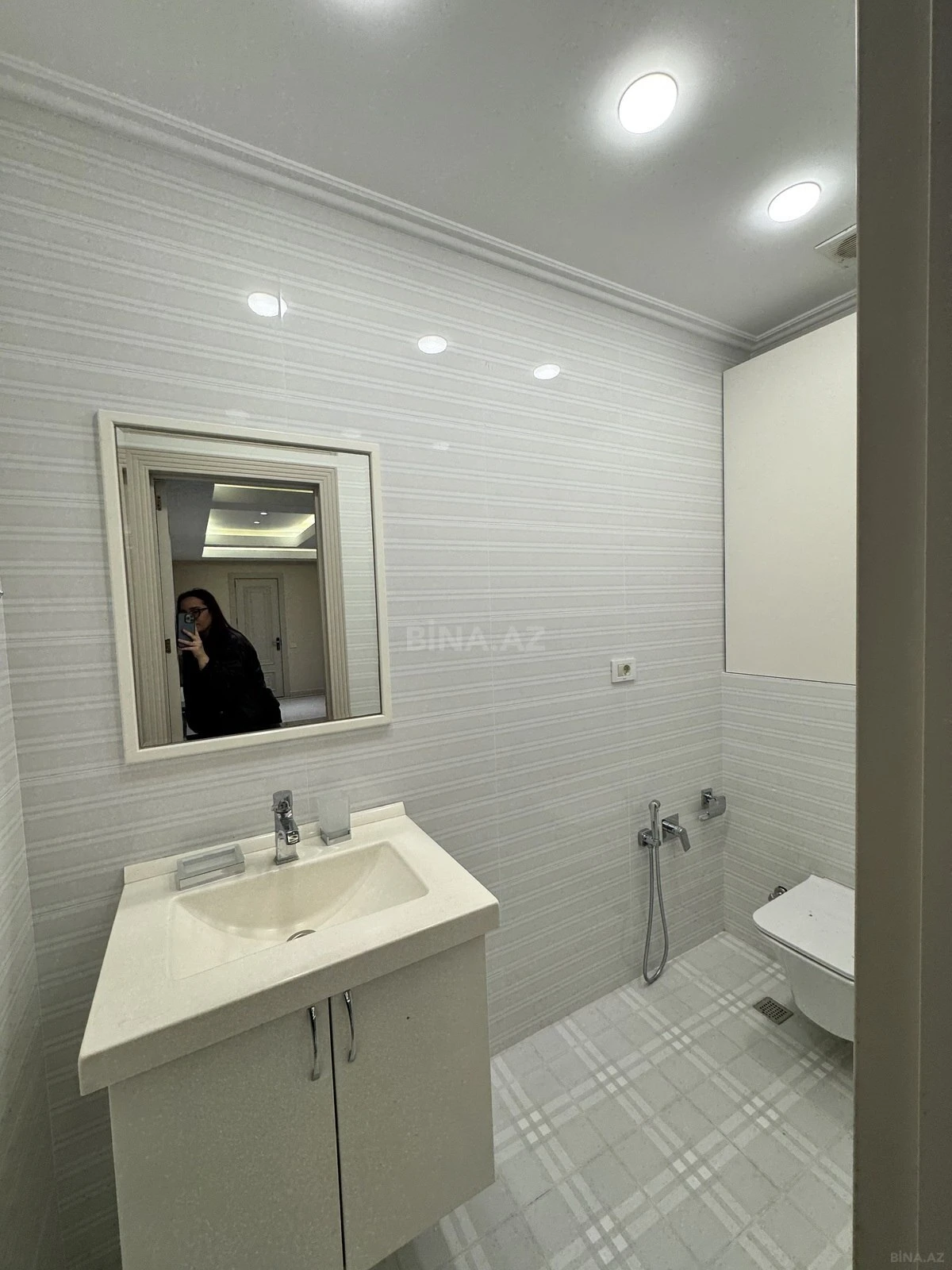 Kirayə verilir 3 otaqlı mənzil 178 m²
