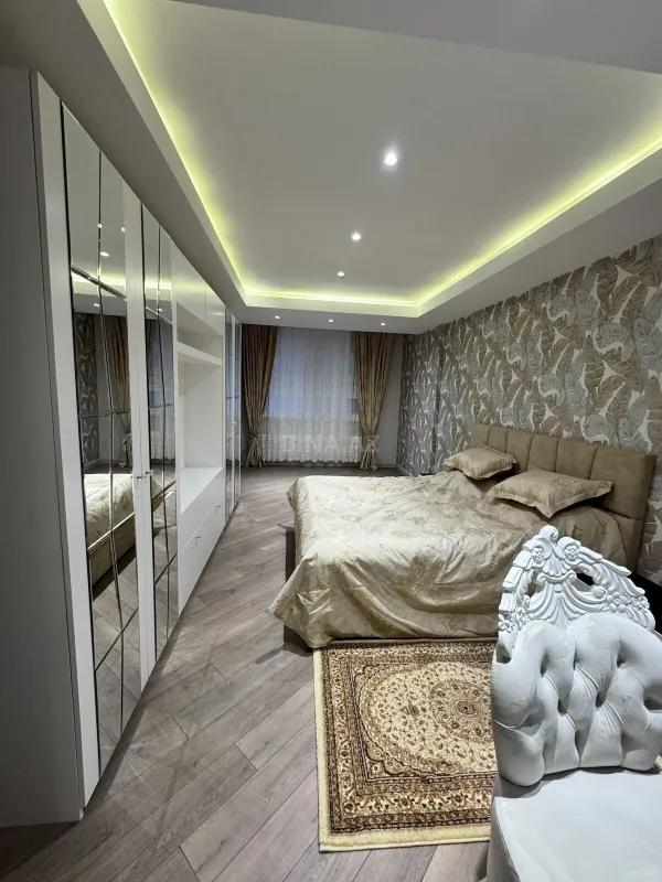 Kirayə verilir 3 otaqlı mənzil 178 m²