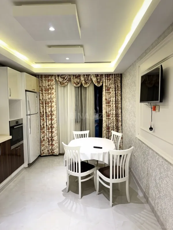 Kirayə verilir 3 otaqlı mənzil 178 m²