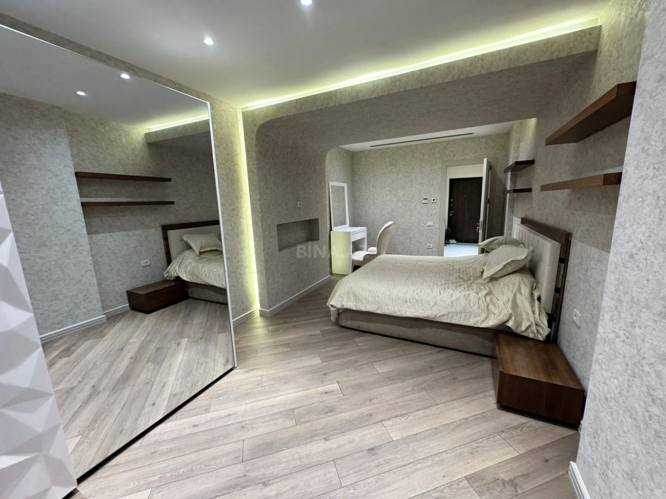 Kirayə verilir 3 otaqlı mənzil 178 m²