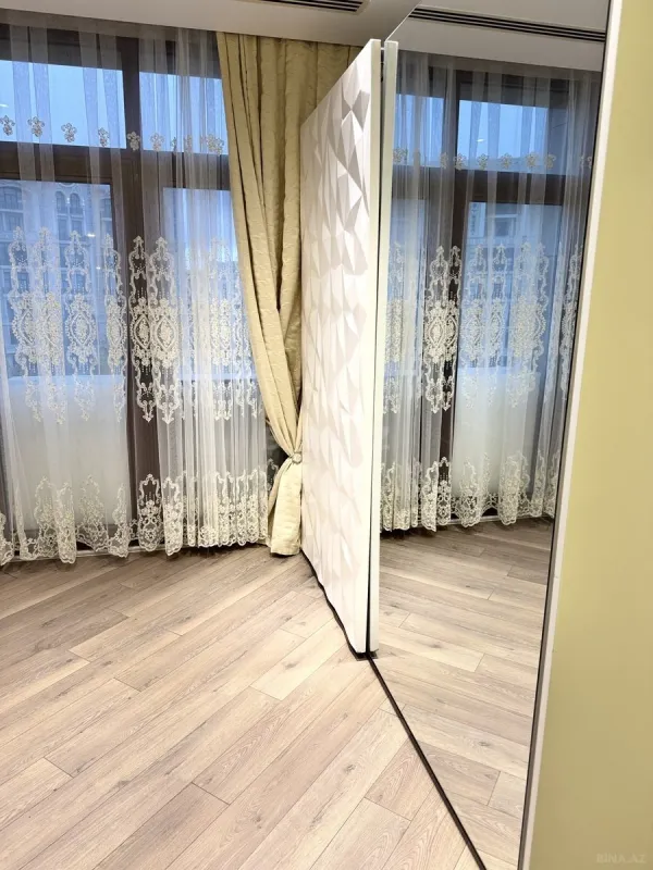 Kirayə verilir 3 otaqlı mənzil 178 m²