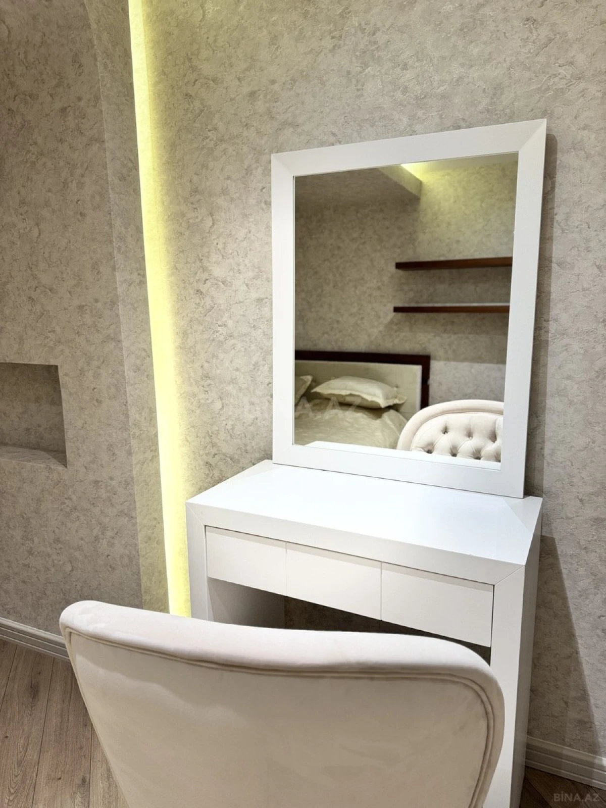 Kirayə verilir 3 otaqlı mənzil 178 m²