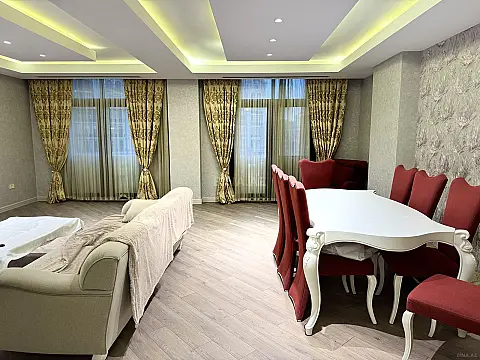 Kirayə verilir 3 otaqlı mənzil 178 m²
