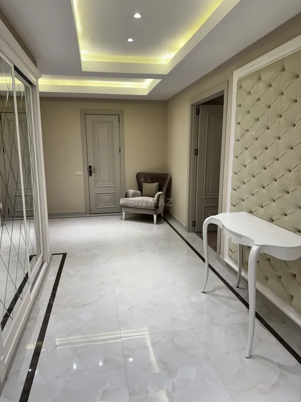 Kirayə verilir 3 otaqlı mənzil 178 m²