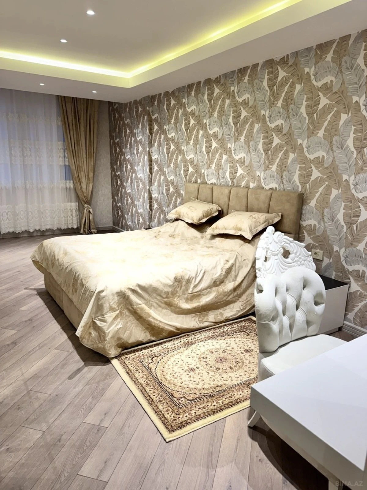 Kirayə verilir 3 otaqlı mənzil 178 m²