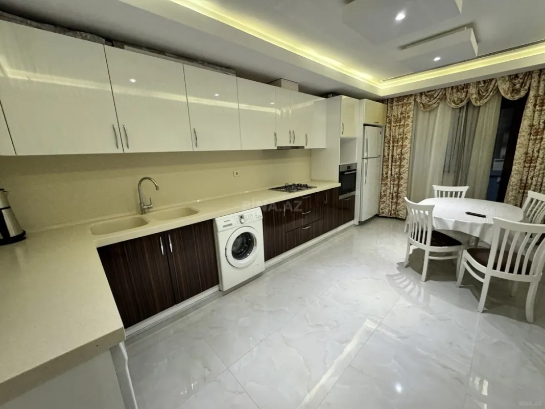 Kirayə verilir 3 otaqlı mənzil 178 m²