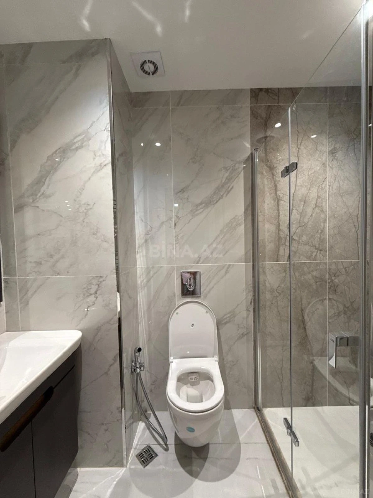 Kirayə verilir 2 otaqlı mənzil 50 m²