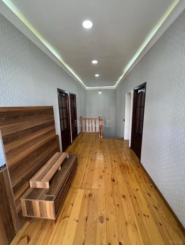 Satılır 5 otaqlı həyət evi 190 m²