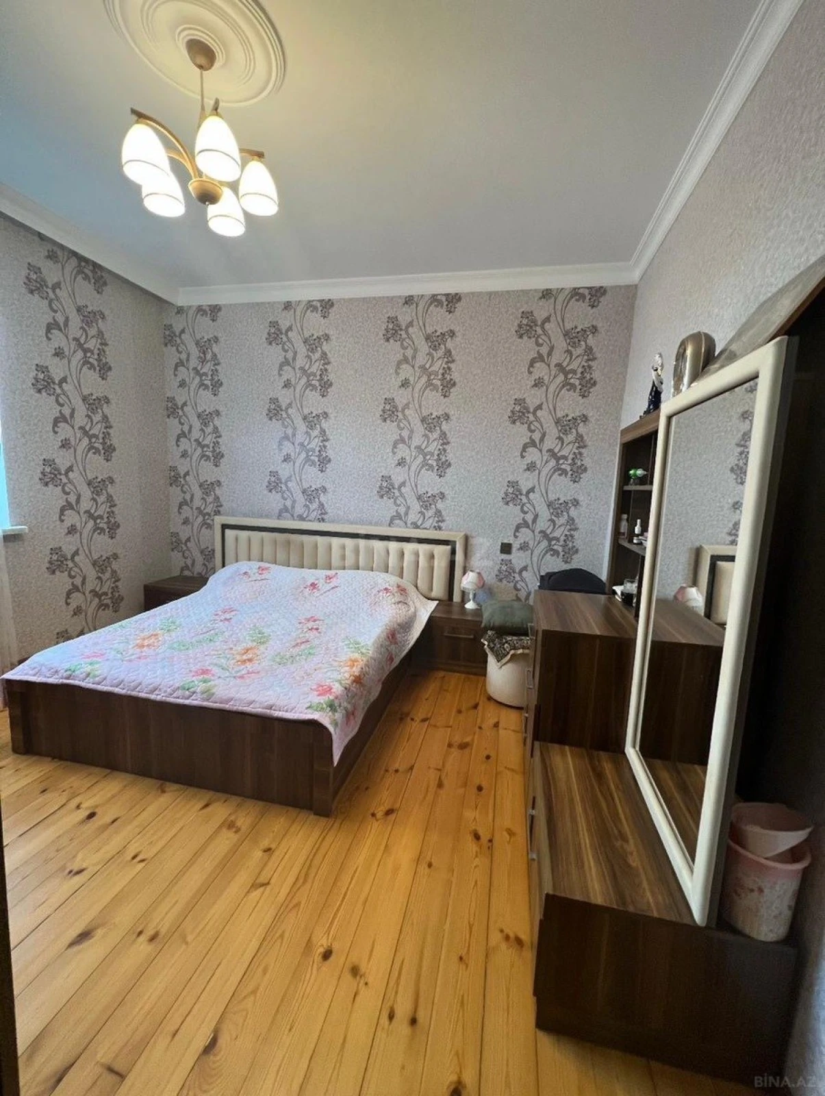 Satılır 5 otaqlı həyət evi 190 m²