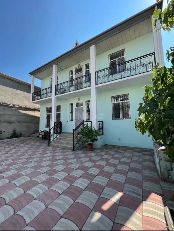 Satılır 5 otaqlı həyət evi 190 m²