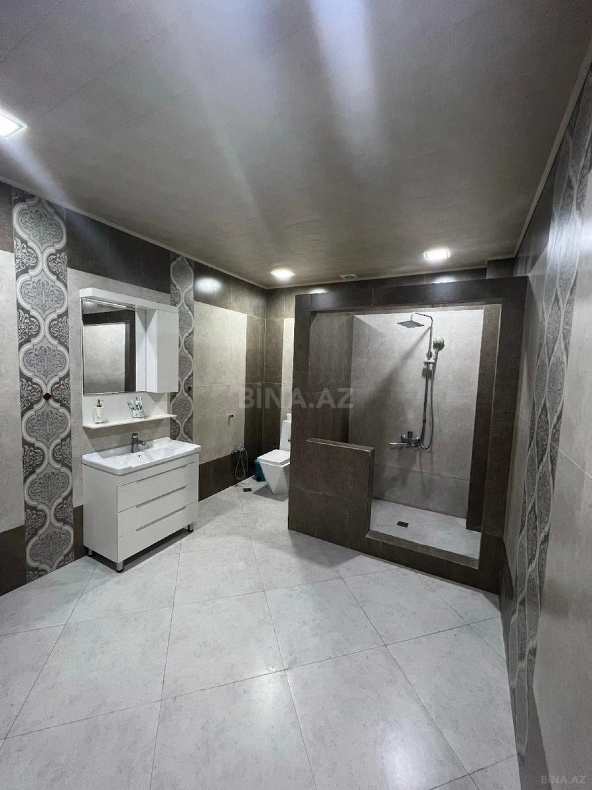 Satılır 5 otaqlı həyət evi 190 m²