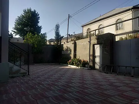 Satılır 5 otaqlı həyət evi 190 m²