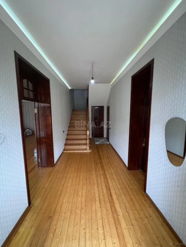 Satılır 5 otaqlı həyət evi 190 m²
