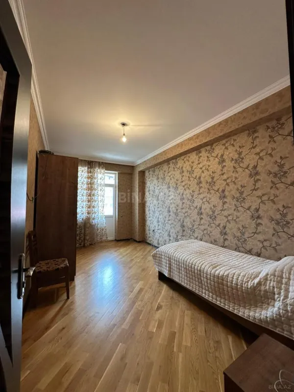 Satılır 3 otaqlı mənzil 125 m²
