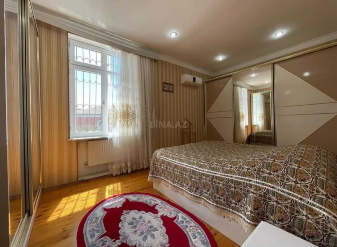 Satılır 7 otaqlı həyət evi 400 m²