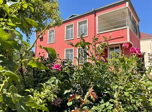 Satılır 7 otaqlı həyət evi 400 m²