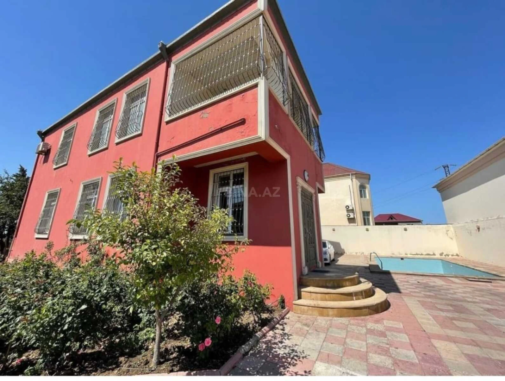 Satılır 7 otaqlı həyət evi 400 m²