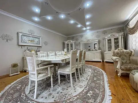 Satılır 7 otaqlı həyət evi 400 m²