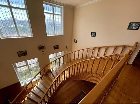 Satılır 7 otaqlı həyət evi 400 m²