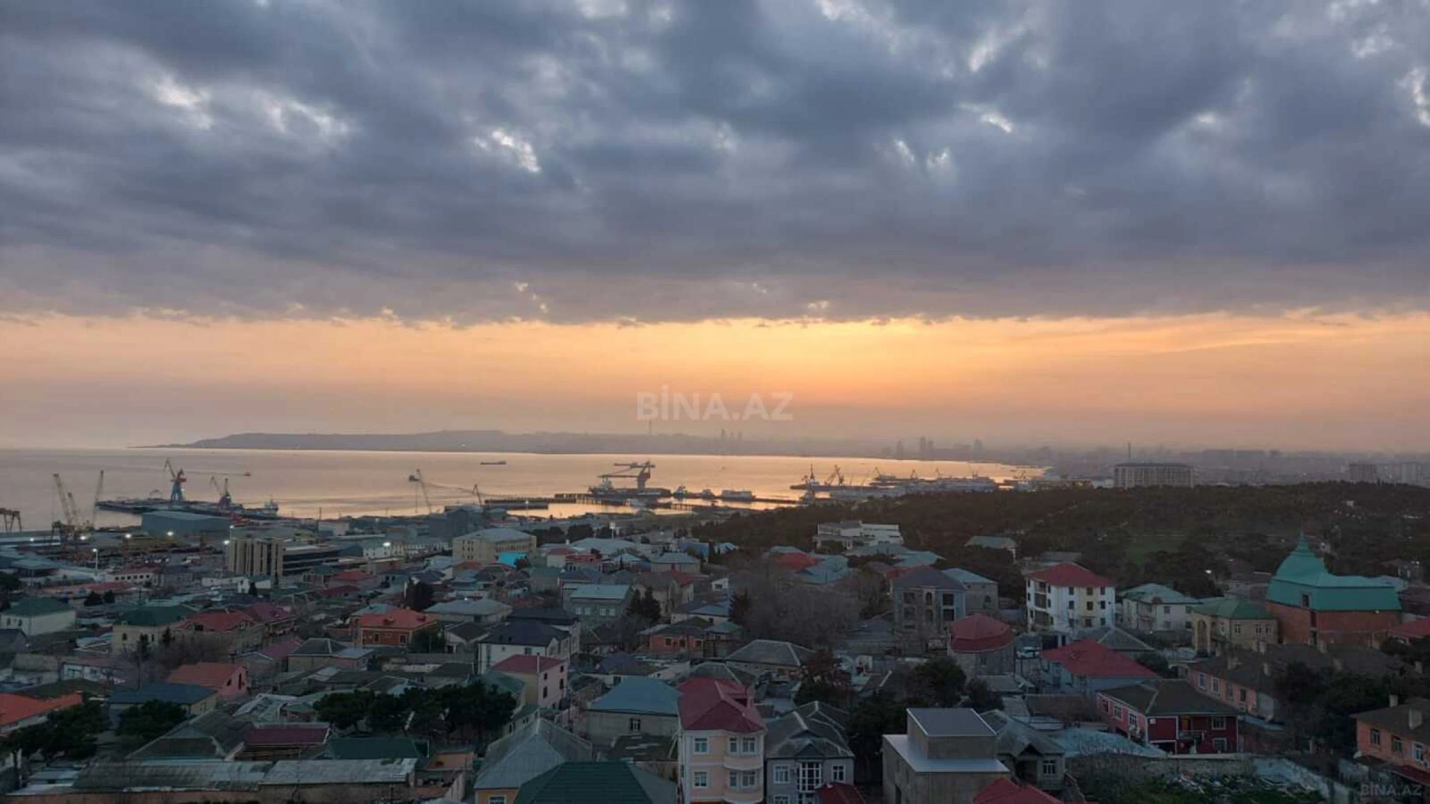 Satılır 3 otaqlı mənzil 146 m²