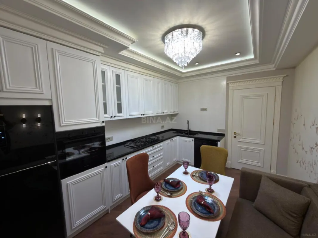 Satılır 3 otaqlı mənzil 146 m²