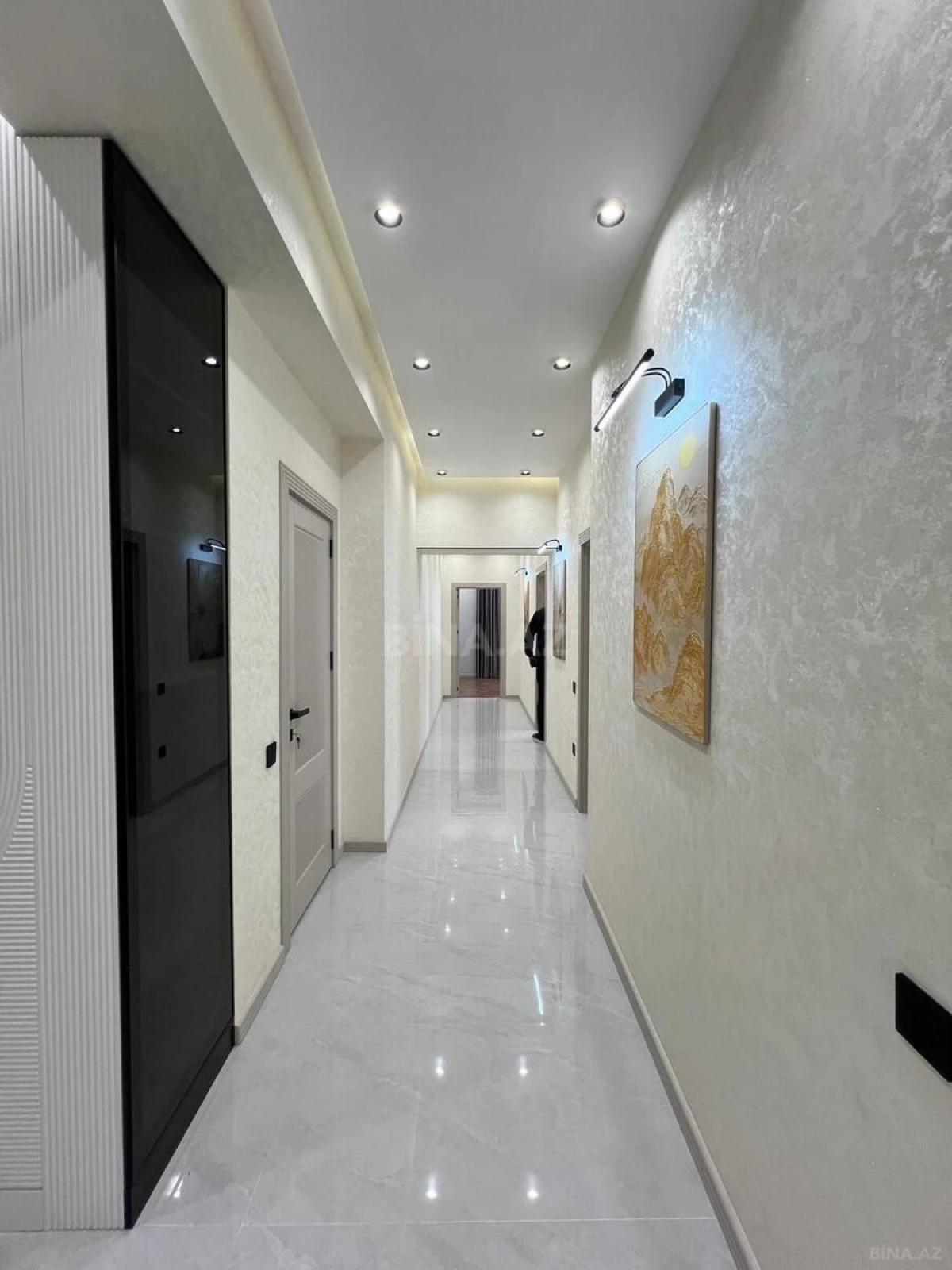 Satılır 3 otaqlı mənzil 105 m²