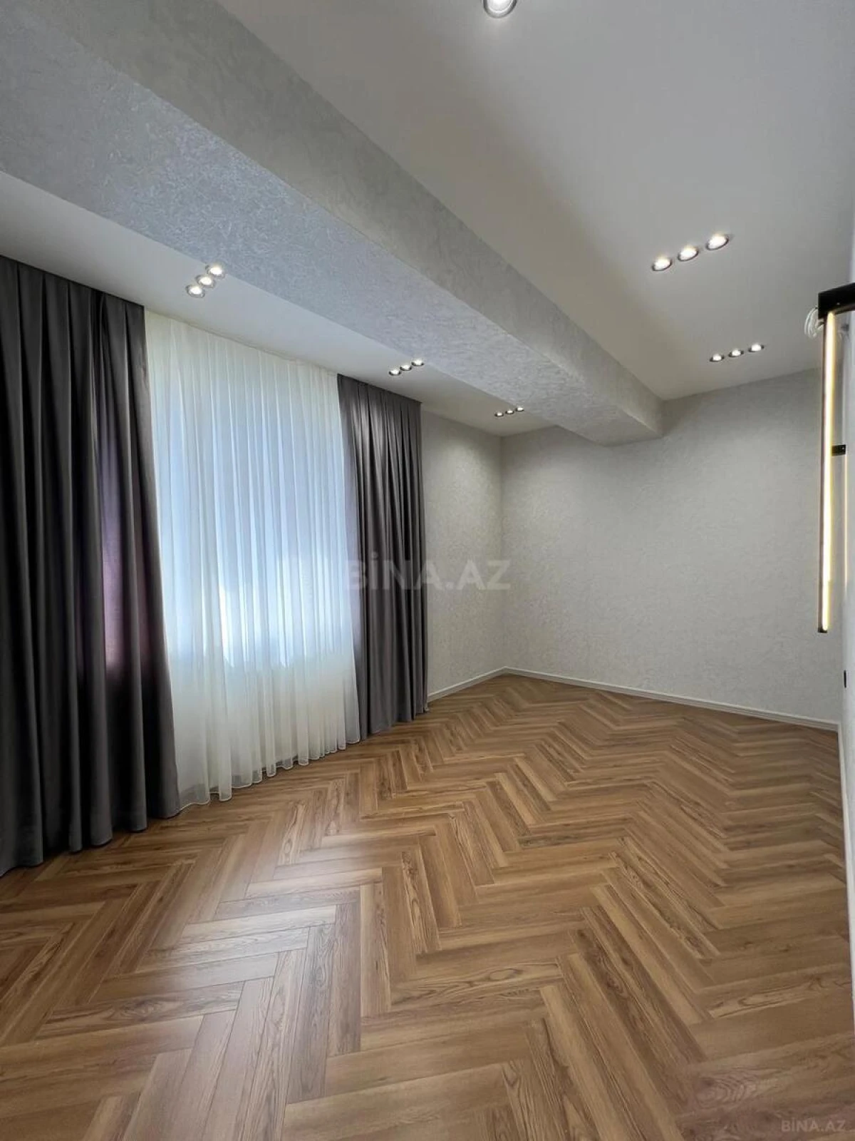 Satılır 3 otaqlı mənzil 105 m²