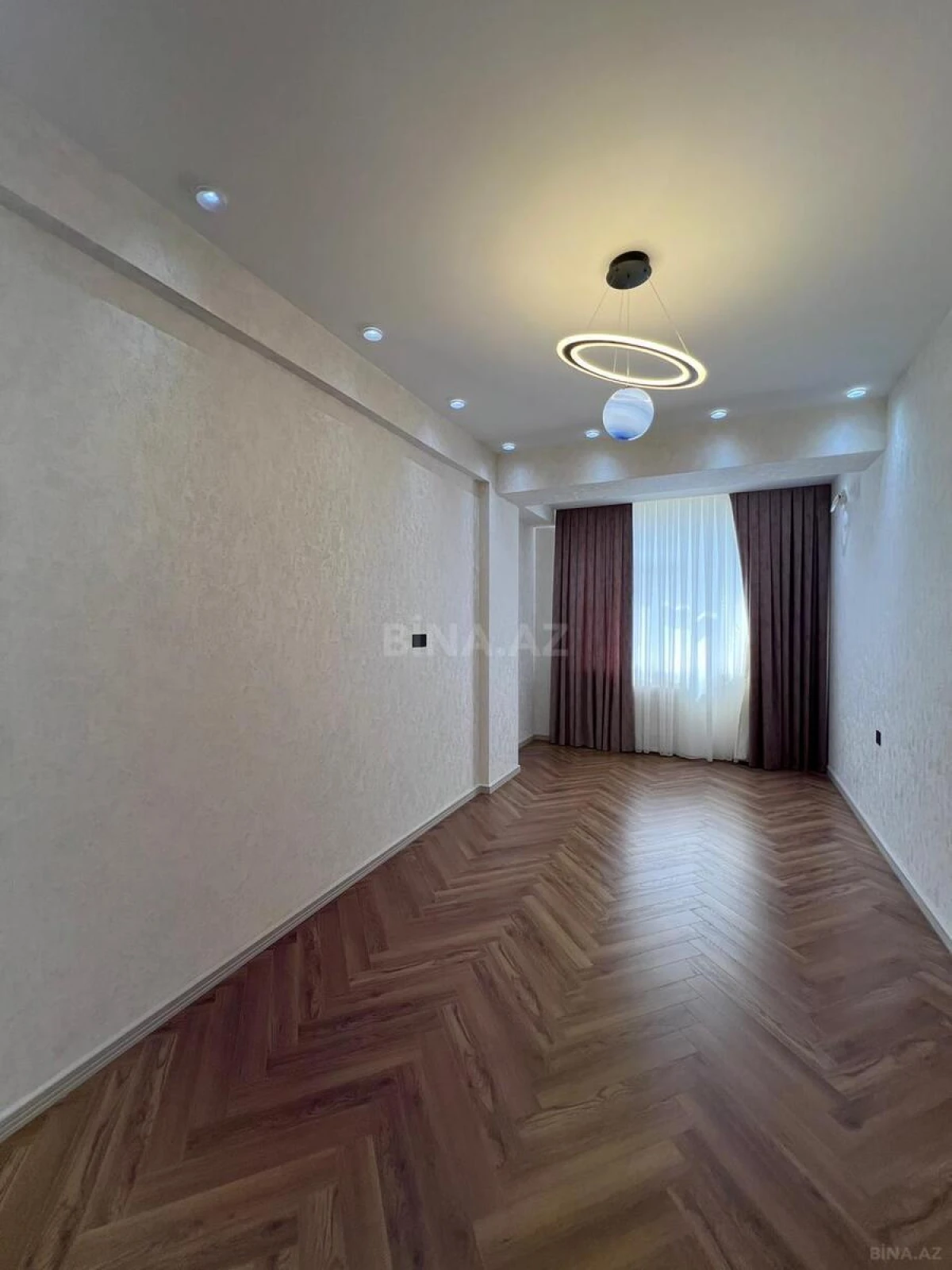 Satılır 3 otaqlı mənzil 105 m²