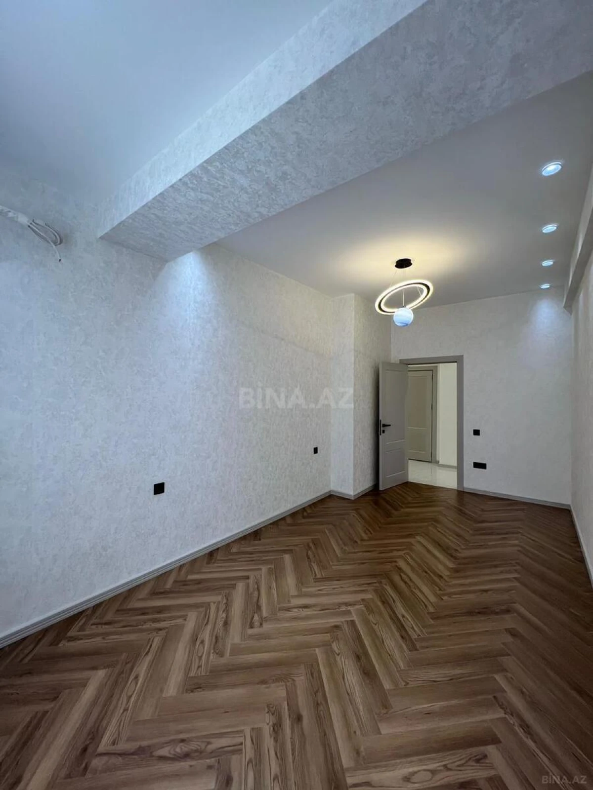 Satılır 3 otaqlı mənzil 105 m²