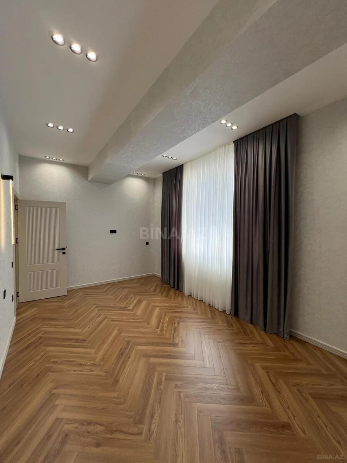 Satılır 3 otaqlı mənzil 105 m²