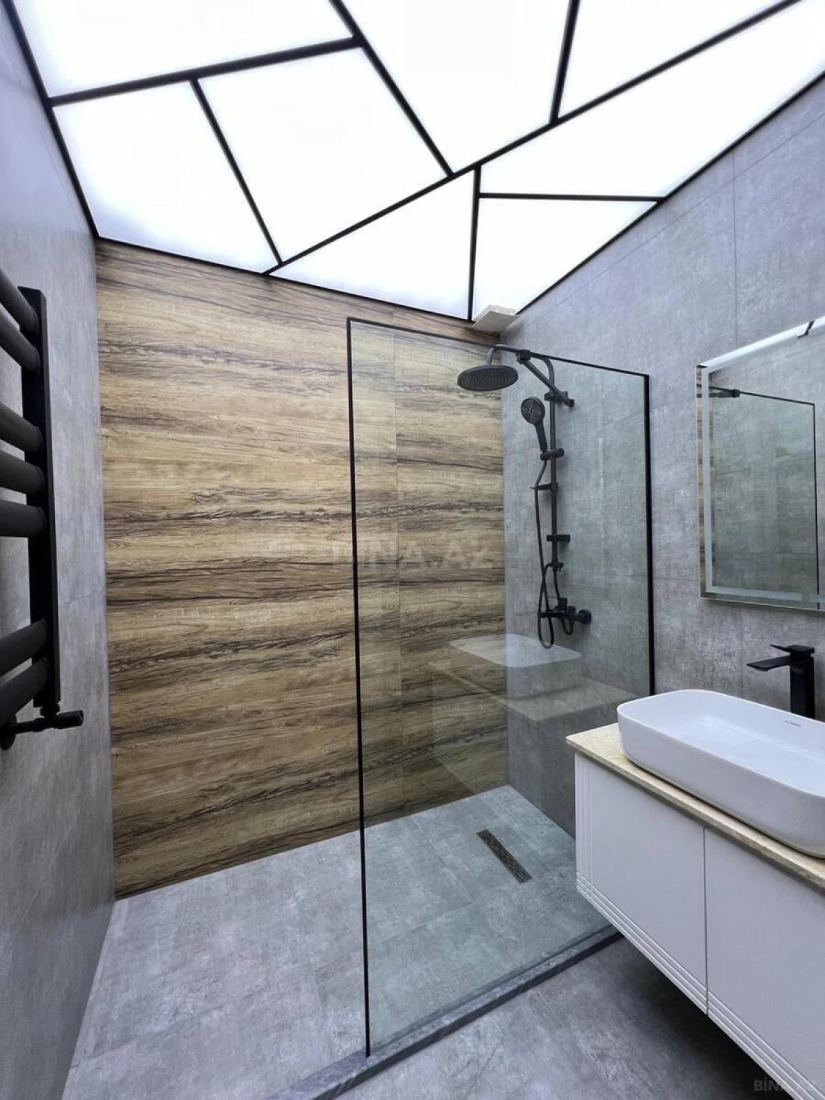 Satılır 3 otaqlı mənzil 105 m²