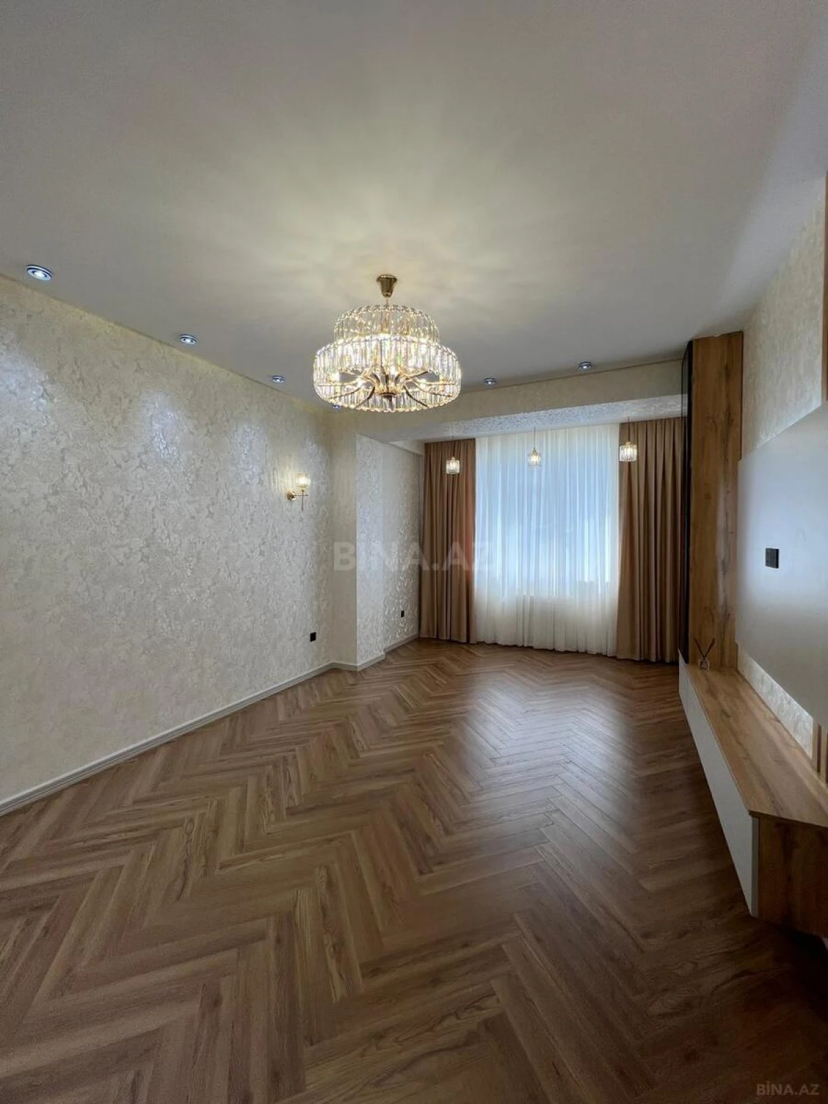 Satılır 3 otaqlı mənzil 105 m²