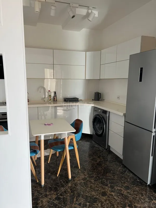 Kirayə verilir 3 otaqlı mənzil 124 m²