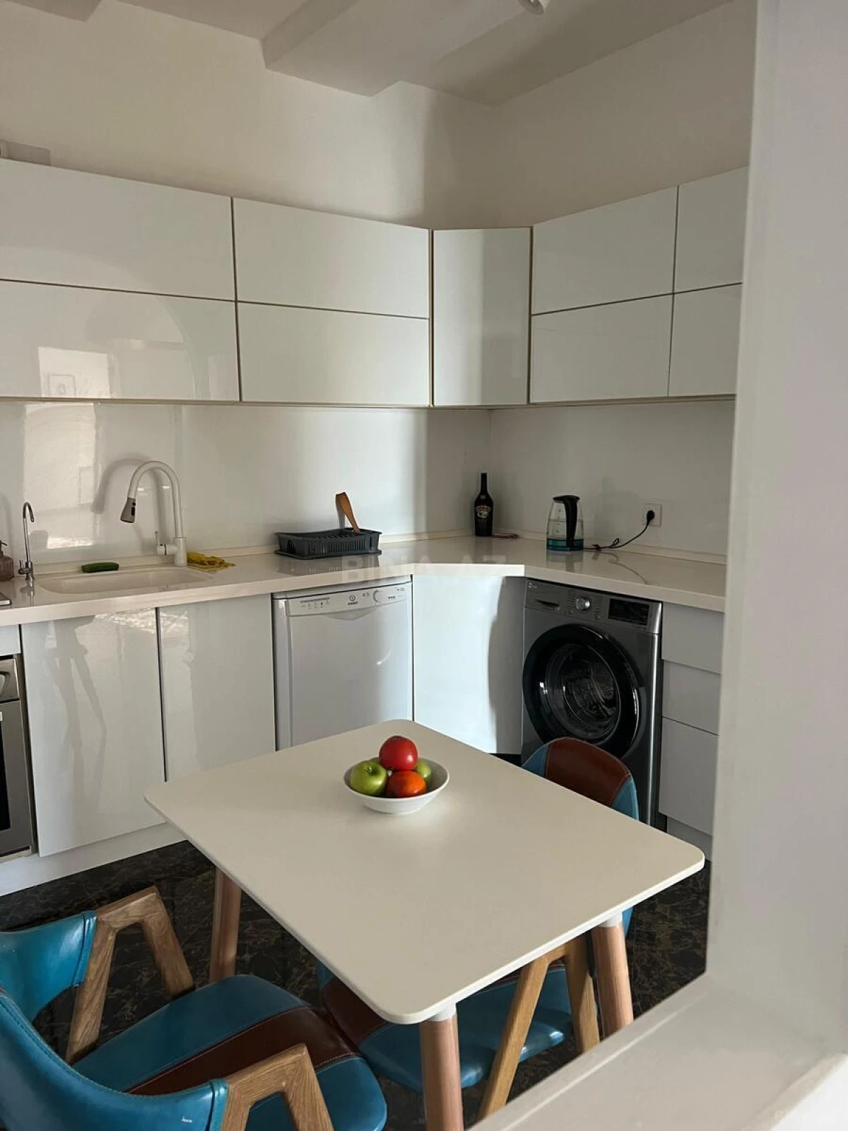 Kirayə verilir 3 otaqlı mənzil 124 m²