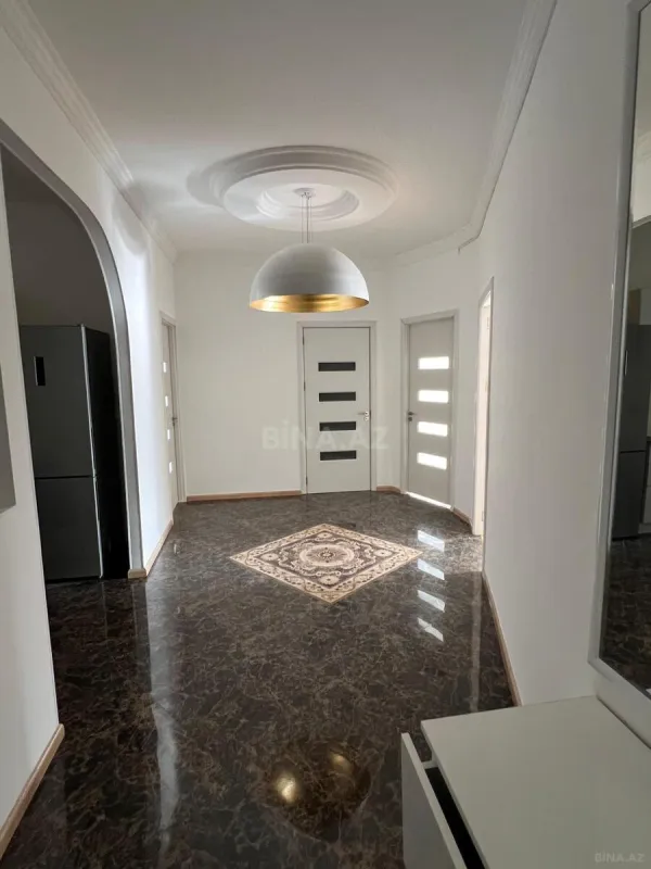 Kirayə verilir 3 otaqlı mənzil 124 m²