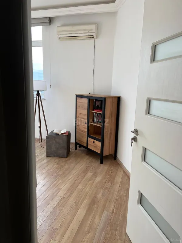 Kirayə verilir 3 otaqlı mənzil 124 m²
